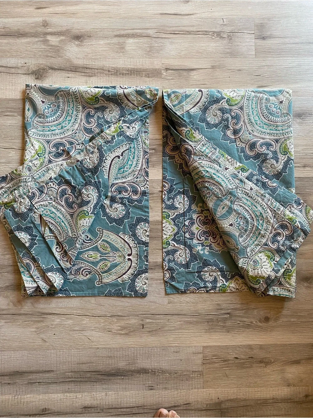 Pottery Barn King Duvet Cover Set Paisley in Teal and Cream